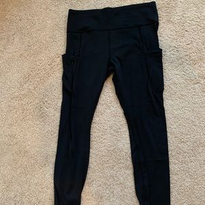 Black pocketed leggings